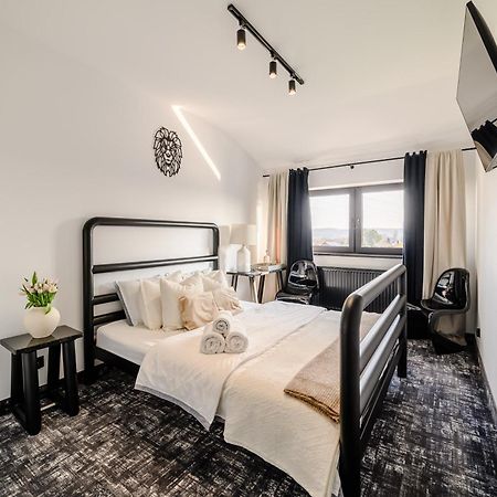 Golden Lion House Bed&Breakfast Rumia Ngoại thất bức ảnh