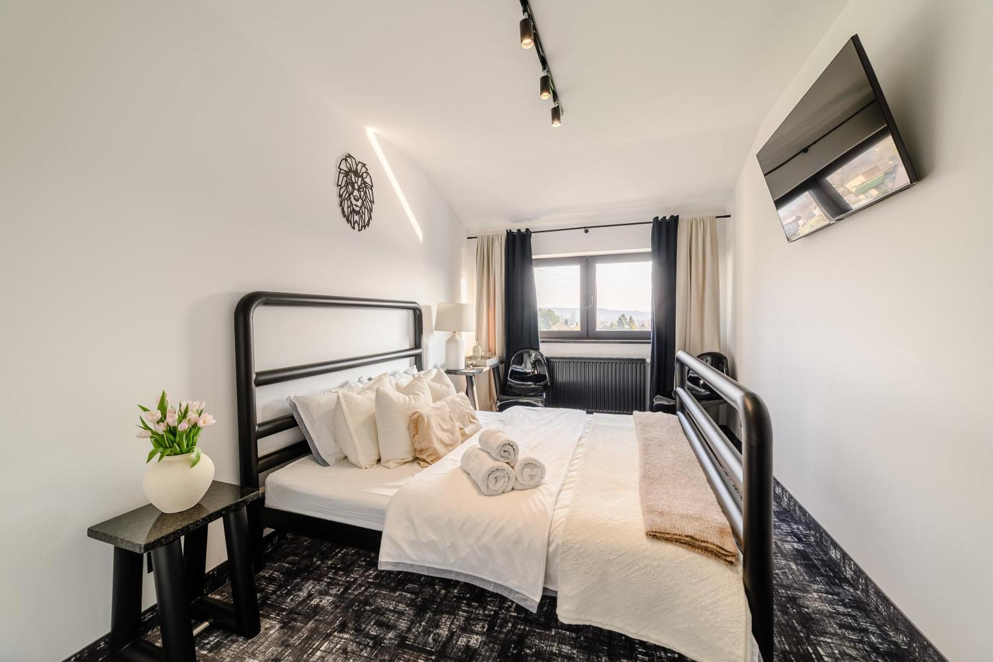 Golden Lion House Bed&Breakfast Rumia Ngoại thất bức ảnh