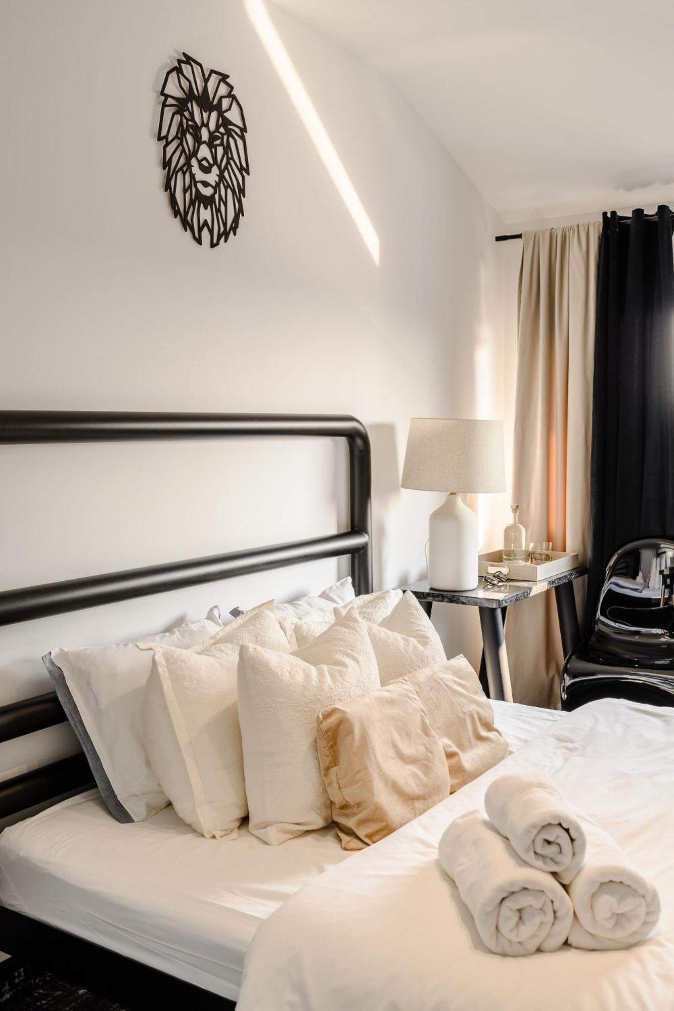 Golden Lion House Bed&Breakfast Rumia Ngoại thất bức ảnh