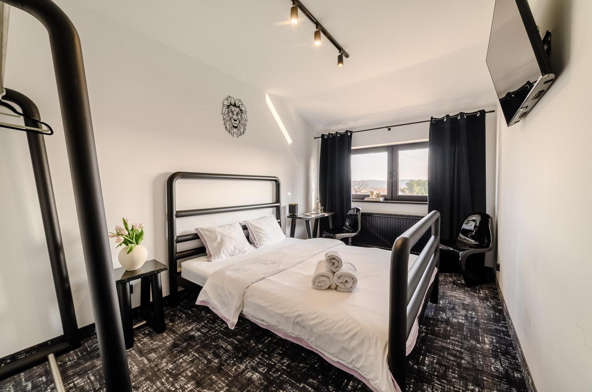 Golden Lion House Bed&Breakfast Rumia Ngoại thất bức ảnh