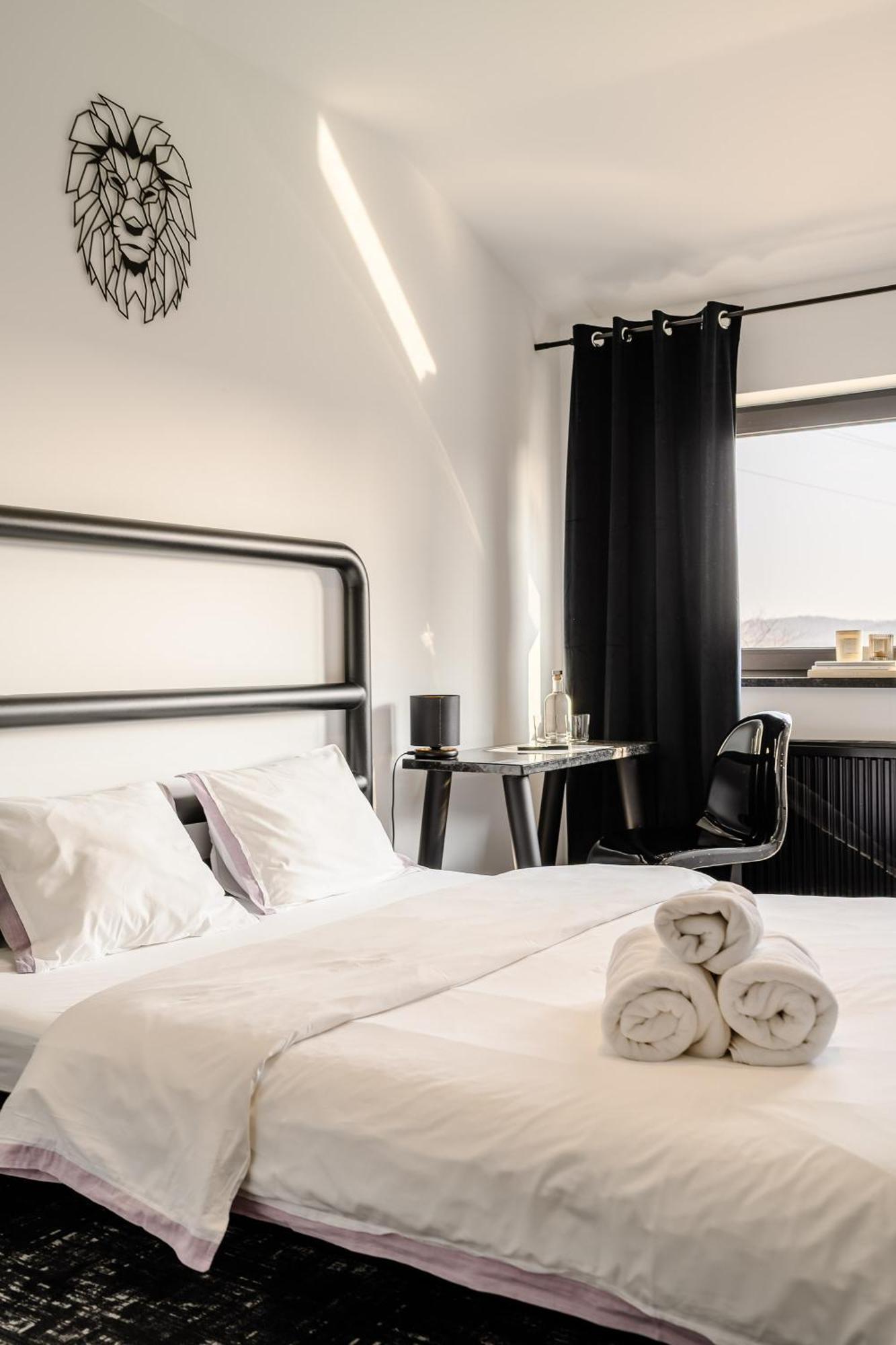 Golden Lion House Bed&Breakfast Rumia Ngoại thất bức ảnh